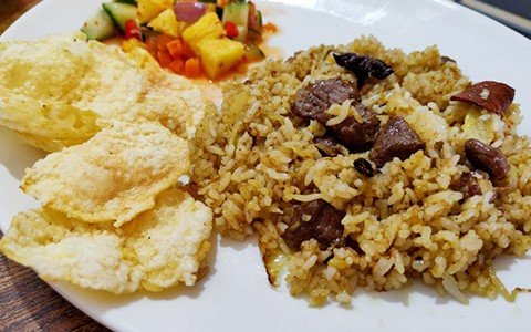 Wajib Coba 5 Menu Rekomendasi Sop dan Sate Tiga Saudara Makassar Nasi Goreng kebuli ADAPADA.COM