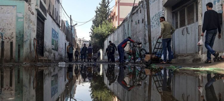 © UNICEF/Eyad El Baba Heavy rains have led to flooding in the streets of Khan Younis in the southern Gaza Strip.